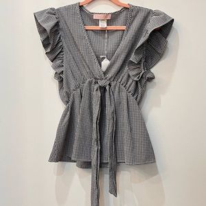 NWT sweet adelyn black and white check blouse v neck gingham size Medium